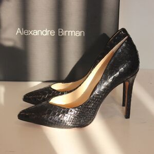 NEW Alexandre Birman fechado Salto Alto Black Heels
